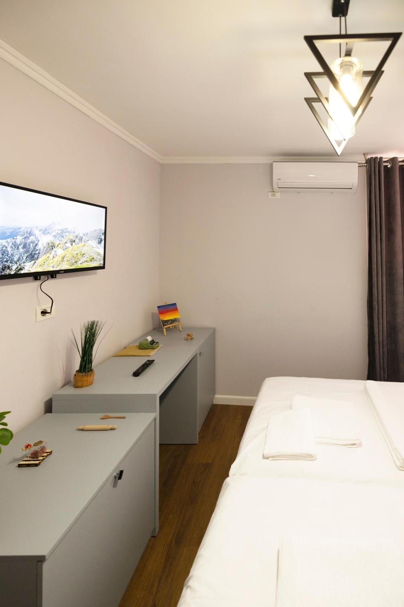 Tier Hotel Tirana Exterior photo