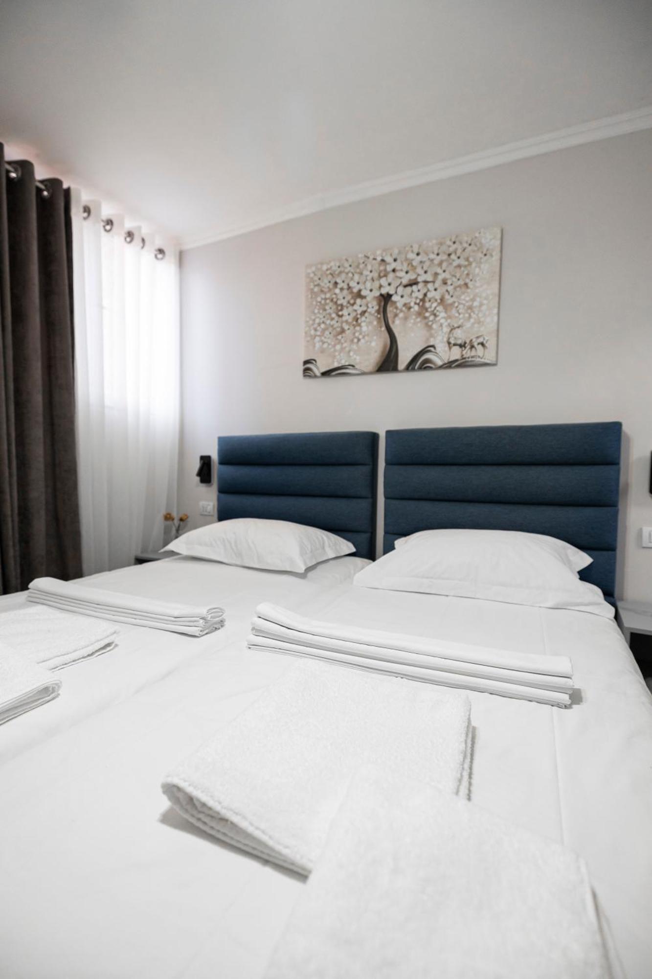 Tier Hotel Tirana Exterior photo